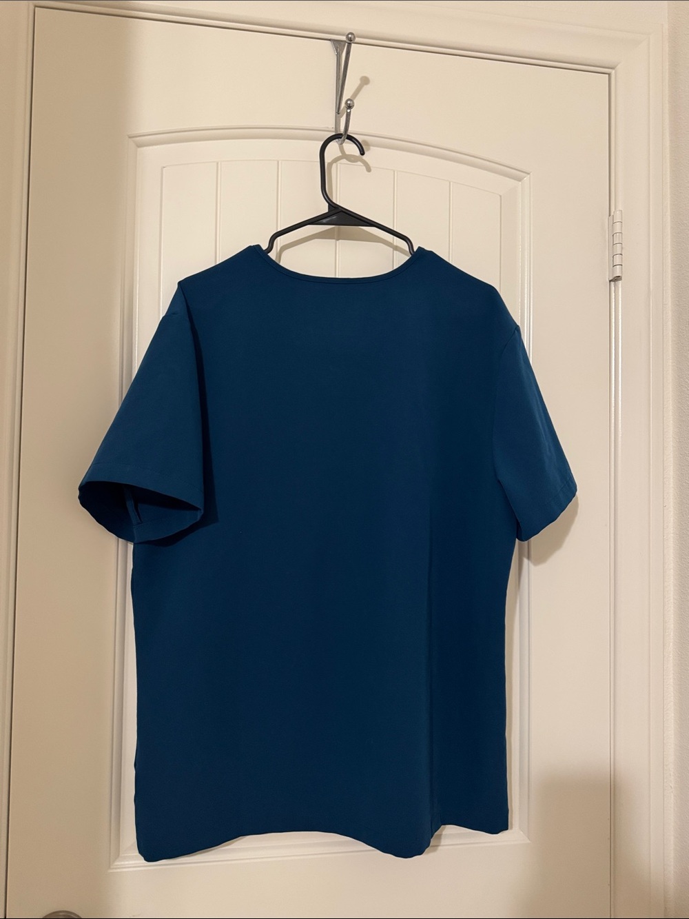 Figs Men’s Deep Teal V-Neck Scrub Top - Picture 3 of 3